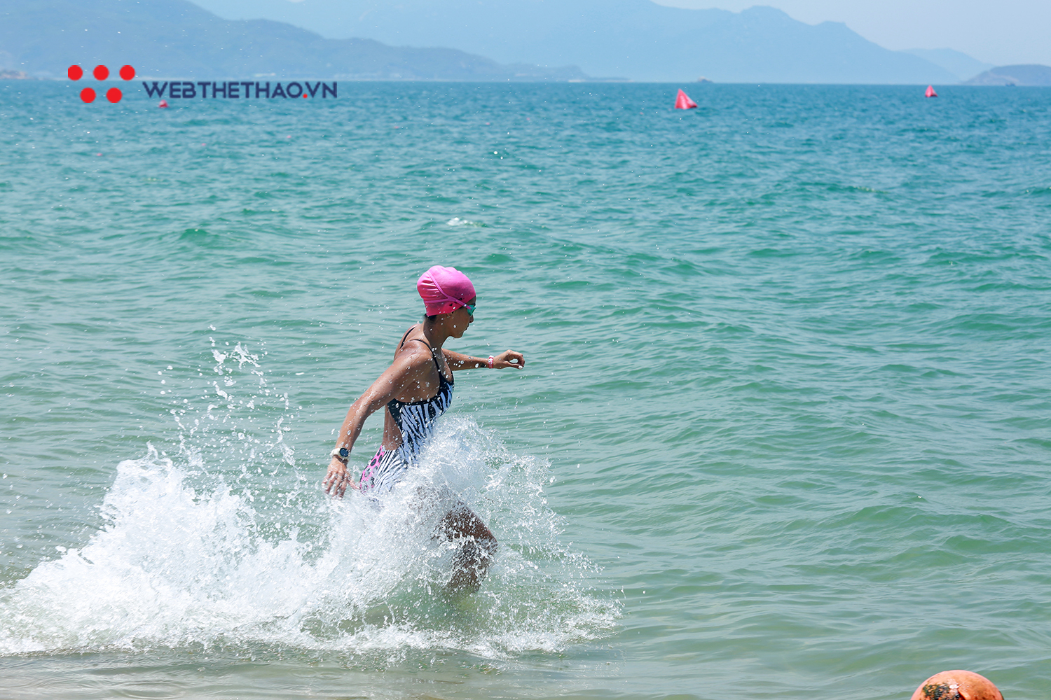 Hoa hậu Costa Rica và dàn trai elite 6 múi thử độ khó đường bơi Challenge Vietnam 2019